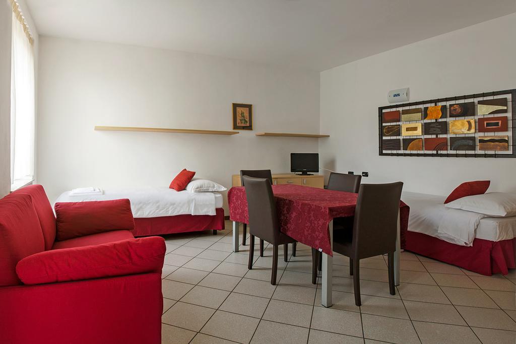 Hotel Michelangelo Arona Kamer foto