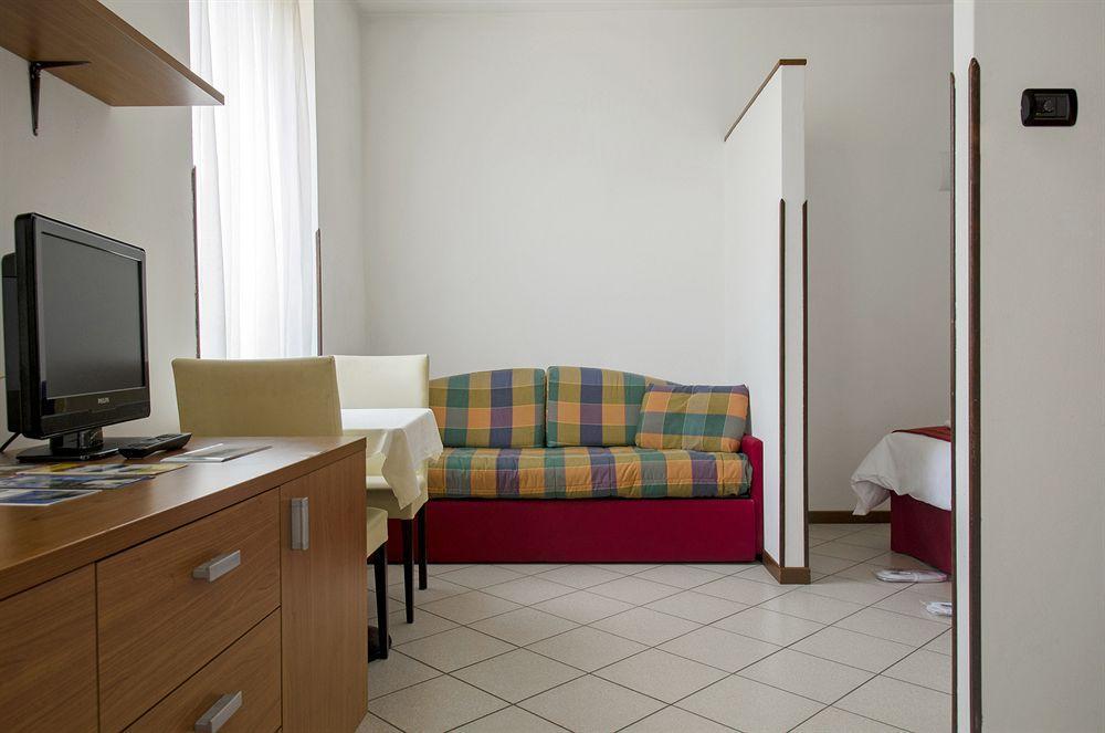 Hotel Michelangelo Arona Buitenkant foto
