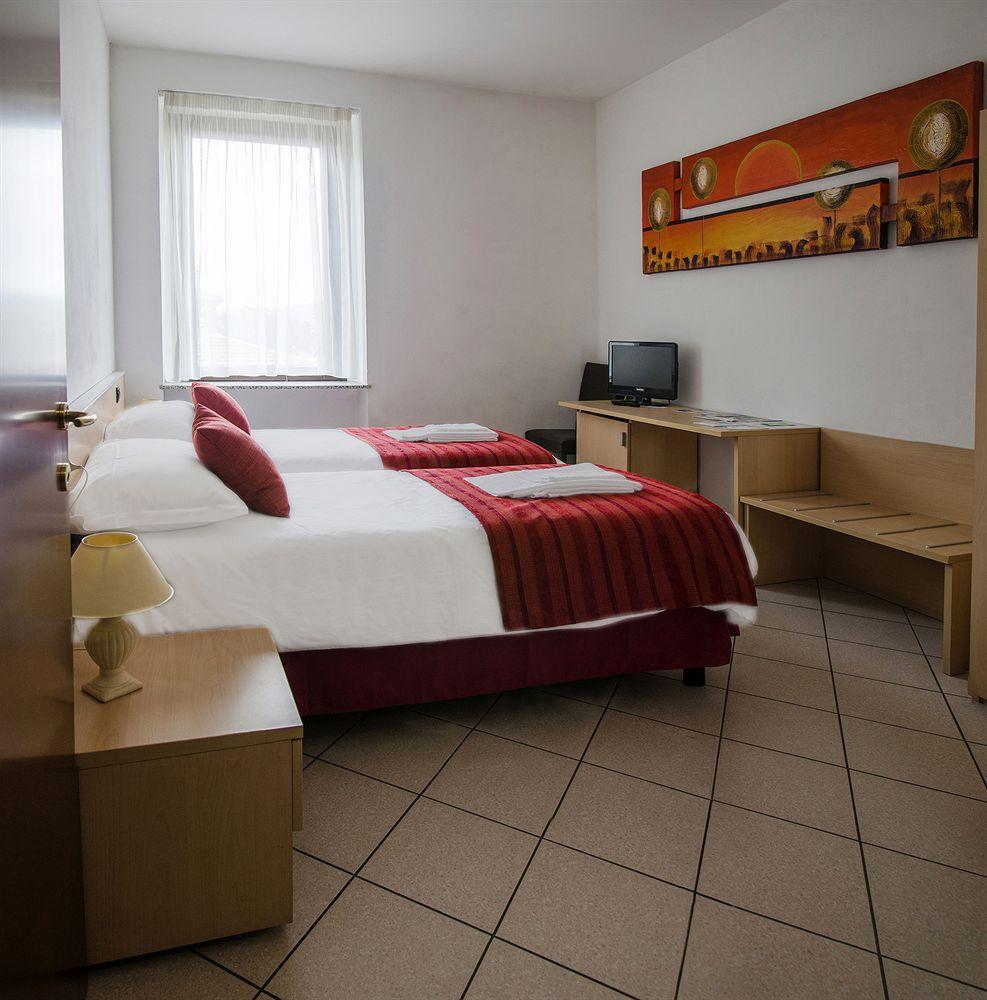 Hotel Michelangelo Arona Buitenkant foto