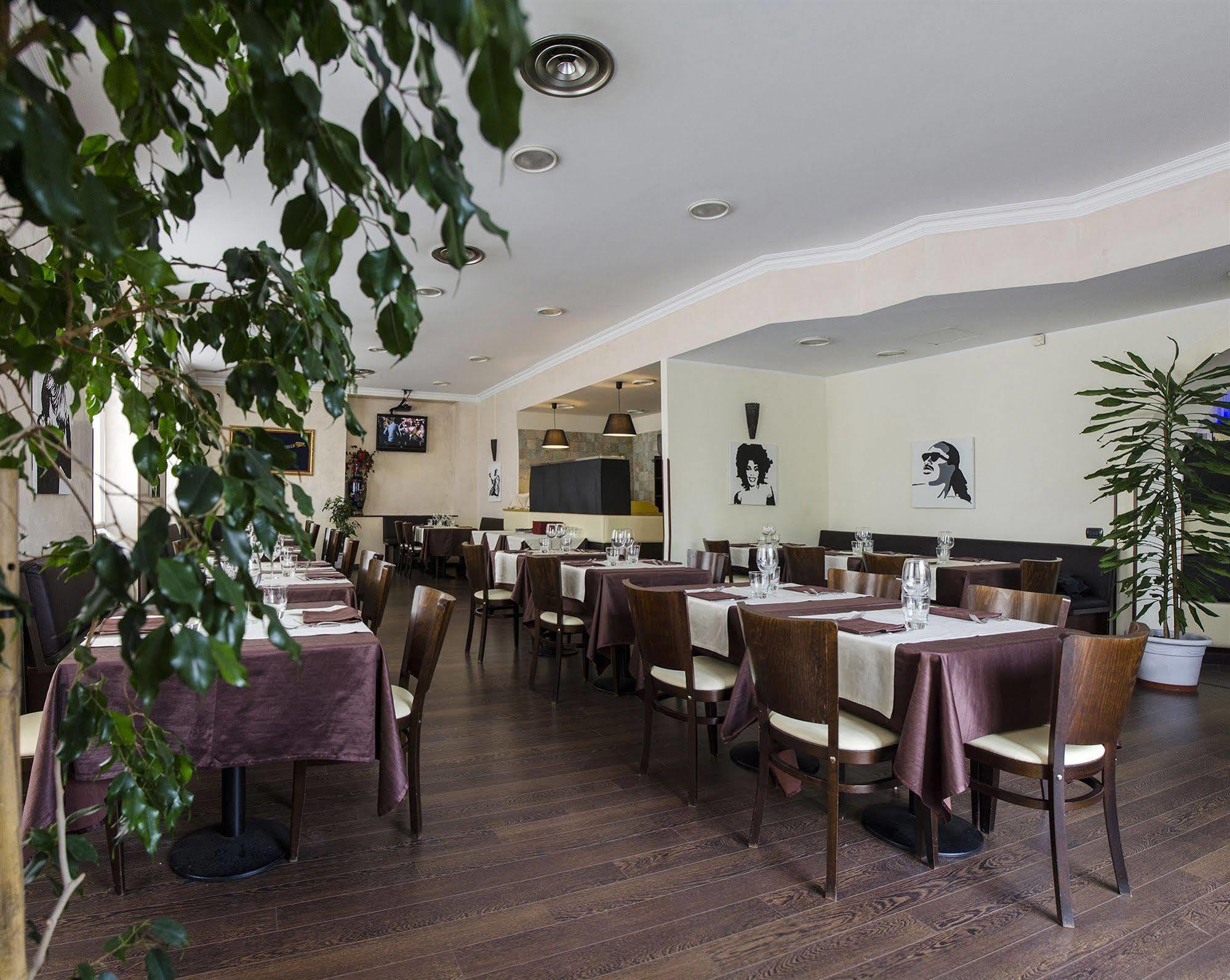 Hotel Michelangelo Arona Buitenkant foto