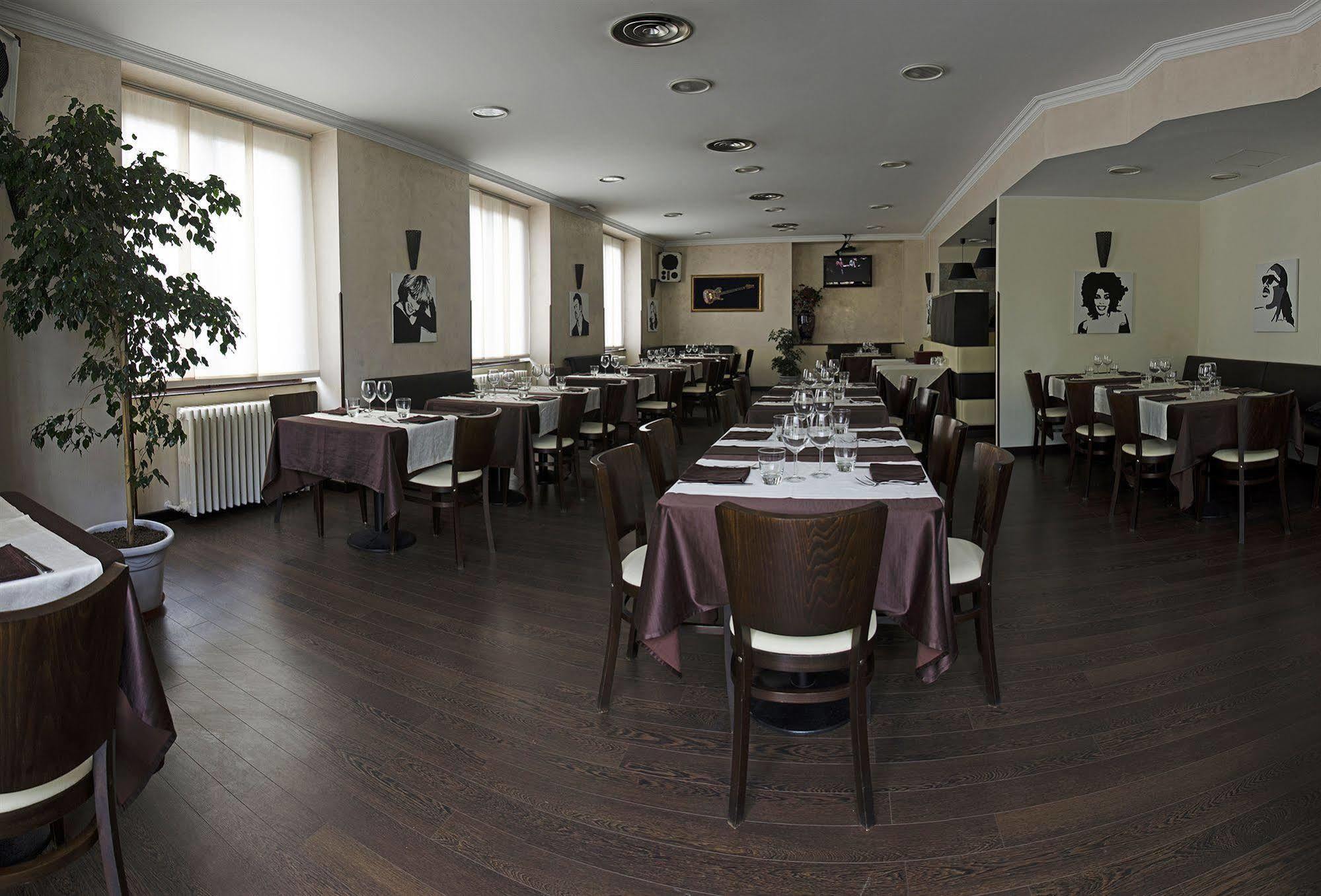 Hotel Michelangelo Arona Buitenkant foto